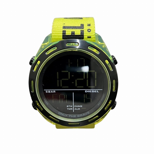 【通常価格より10%OFF】ブランド:ディーゼル品名:クラッシャー型番:DZ1895シリアル:111912ムーヴメント:クォーツ材質:樹脂×SSサイズ:ケース幅(リューズ含まず)×厚さ×腕回り最少〜最
